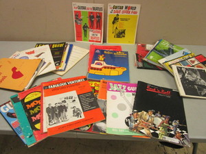 VINTAGE PLAY GUITAR LIKE THE BEATLES SHEET MUSIC BOOK, OTHER VINTAGE GUITAR ROCK SHEET MUSIC