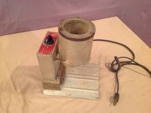lot 147 image: Lee Lead Melting Pot