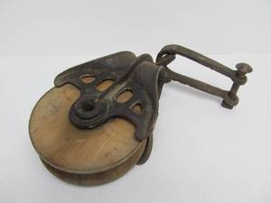 lot 172 image: Antique Cast Iron & Wood Industrial Pulley