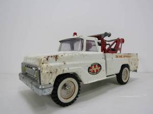 lot 105 image: Vintage TONKA Pressed Steel AA Wrecker Truck