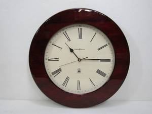 lot 30 image: Working HOWARD MILLER Accuwave DS Round Wall Clock