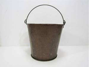 lot 34 image: Antique Solid Copper Bucket 