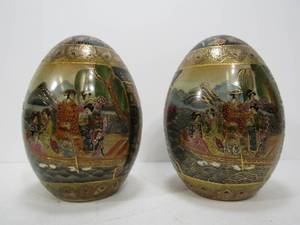 lot 44 image: Pair of Signed Vintage Oriental SATSUMA Hand Painted Large Porcelain Eggs