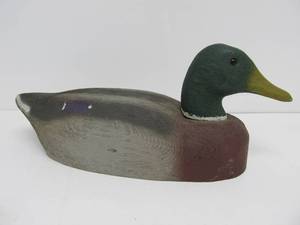 lot 137 image: Vintage Carved Painted Wooden HERTERS Duck Decoy