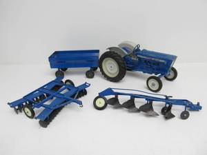 lot 154 image: Vintage Diecast FORD 4000 Metal Tractor wTrailer & Implements