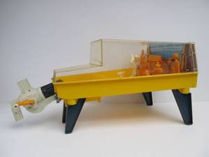 lot 157 image: Large Vintage Marx RATTLIN GATTLIN Tabletop Shooting Gallery Game