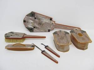 lot 195 image: Vintage 1930s Deco Pearlized Celluloid Vanity Set