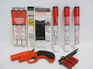lot 214 image: OLIN Flare Gun wFlares