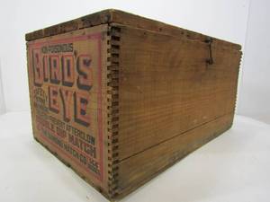 lot 253 image: Nice Old Vintage Large BIRDS EYE Safety Matches Dovetailed Wood Crate