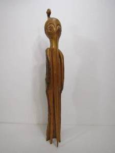 lot 300 image: Large Hand Carved Vintage WoodLog Bird Sculpture