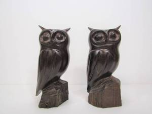 lot 302 image: 2 Vintage Heavy Carved Wood Owl Sculptures