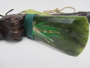 lot 118 image: New Zealand Toki Poutangata Ceremonial Adze Tool wNephrite Jade Blade