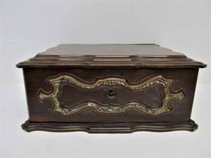 lot 233 image: Quality Antique Inlaid Rosewood Jewelry or Dresser Box