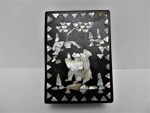 lot 234 image: Antique Chinese Inlaid Trinket Box