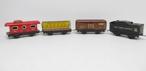lot 248 image: Vintage MARX Tin Litho Train Cars