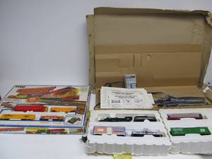 lot 280 image: 2 Tyco HO Electric Train Sets