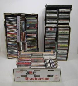 lot 334 image: LARGE Lot of CDs 