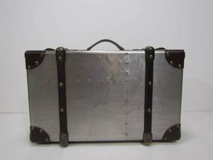 lot 344 image: Airplane Riveted Metal Style Carrying Case