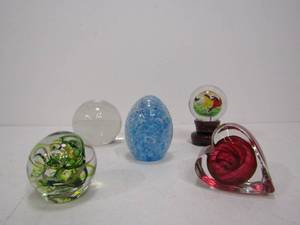 lot 355 image: Lot of Art Glass Paperweights etc