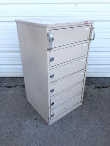 lot 327 image: Heavy Duty Steel Lockable Industrial Safe Cabinet wKeys