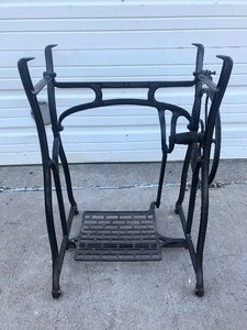 lot 367 image: Antique Cast Iron WHEELER & WILSON Sewing Machine Table Base