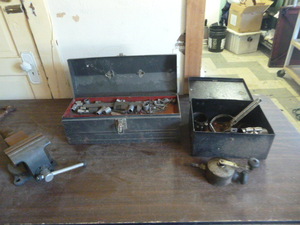 lot 21 image: Garage ToolsItems