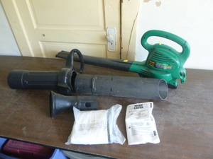 lot 38 image: Weed Eater E-Max Super Electric BlowerVac