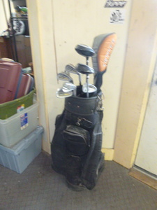 lot 40 image: Set of Old Golf Clubs with Bag