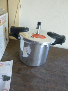 lot 43 image: New Philippe Richard Aluminum Pressure Cooker