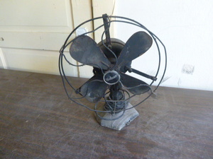 lot 44 image: Vintage Wagner Electric Fan