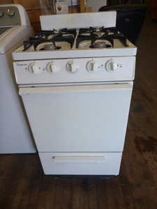 lot 5 image: Maytag Natural Gas Range