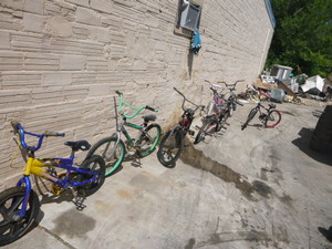 lot 51 image: 7 Youth Bicycles FOR PARTS