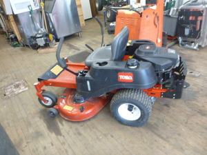 lot 1 image: Toro Time Cutter SS4200 Zero Turn Lawn Mower