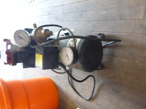 lot 4 image: Thomas Ultra Air-Pac Air Compressor