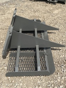 lot 3 image: Skid-Loader Leveling  Grading Attachment