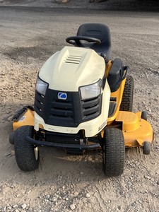 lot 3-A image: Cub Cadet SLTX-1054VT Lawn Tractor