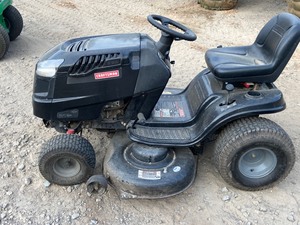 lot 3-D image: Craftsman LT2000 Lawn Tractor