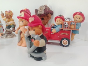 lot 208 image: Adorable  Firefighter Bear Figurines and Bear Plaque
