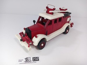 lot 232 image: Handmade Vintage Red and White Wooden Fire 1