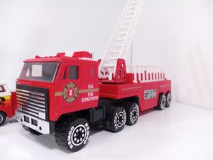 lot 239 image: 6 Vintage Toy Fire Trucks