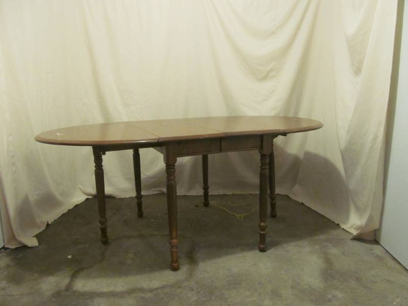 lot 249 image: dining room table