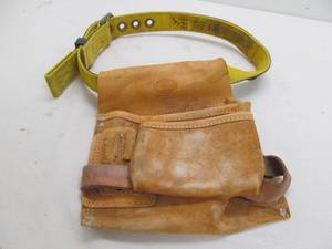 lot 9 image: Nichola work pouch