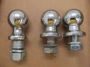 lot 44 image: trailer balls