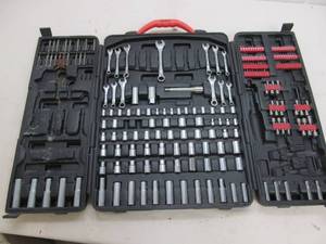 lot 87 image: husky tool set
