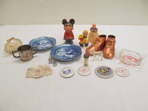 lot 128 image: vintage items