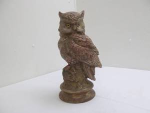 lot 137 image: ceramic owl garden dcor