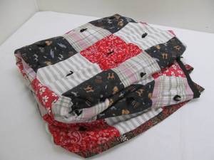 lot 180 image: quilt