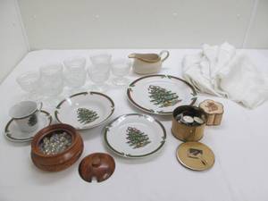 lot 220 image: vintage glassware