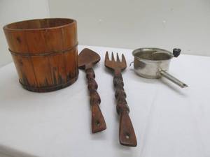lot 221 image: wood planter