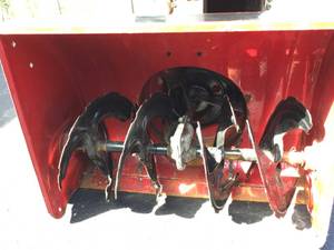 lot 9 image: Craftsman 26 inch Electric Start Snowblower